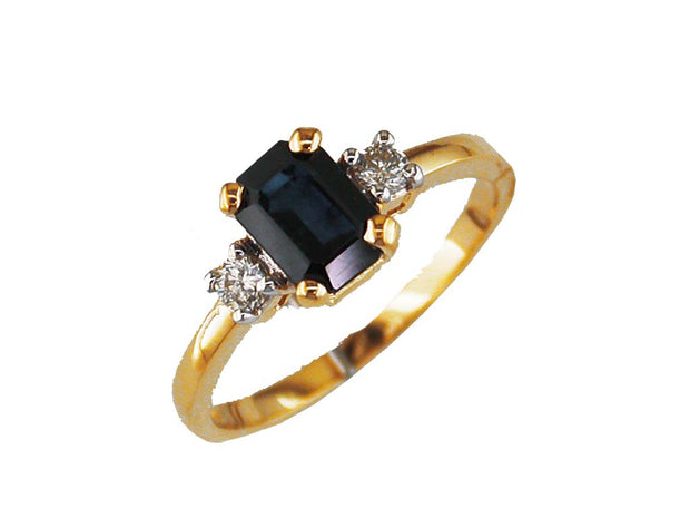 Sapphire and Diamond Ring in 14 kt Yellow Gold