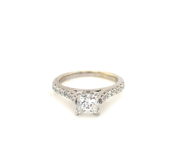 Princess Cut Diamond Ring in 18 kt White Gold