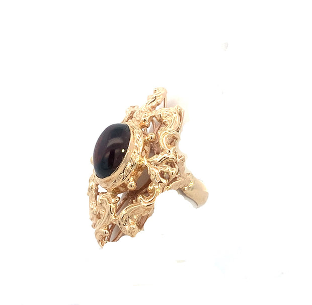 Cabochon Garnet Ring in 14 kt Yellow Gold