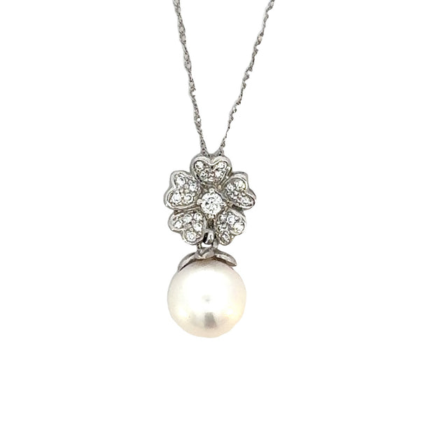 Pearl and Diamond Pendant in 18 kt White Gold
