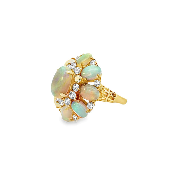 Vintage Opal and Diamond Ring in 18 kt Yellow Gold