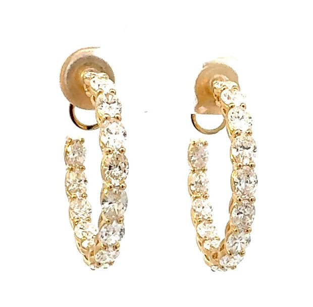 Diamond Oval Hoop Earrings in 18 kt Yellow Gold