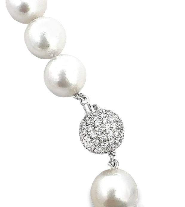 South Sea Pearl Necklace with a Diamond Pave Clasp in 18 kt White Gold