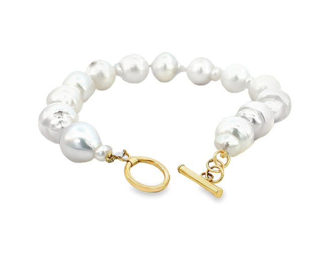 Baroque Pearl Bracelet with a 14 kt Yellow Gold Clasp