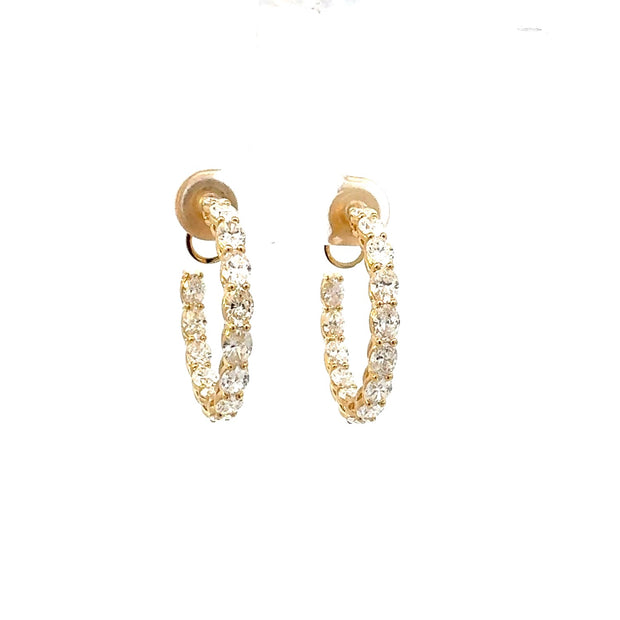 Diamond Oval Hoop Earrings in 18 kt Yellow Gold