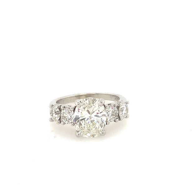 2.01 ct Oval Diamond Ring in 14 kt white gold