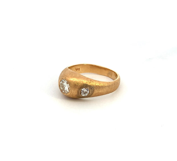 Vintage Three Stone Diamond Dome Rng in 14 kt Yellow Gold