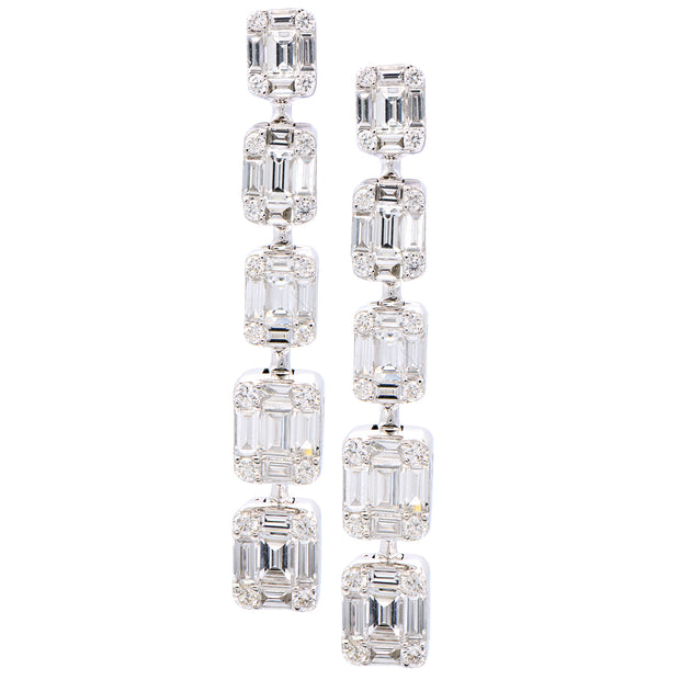 Diamond Drop Earrings in 18 kt White Gold