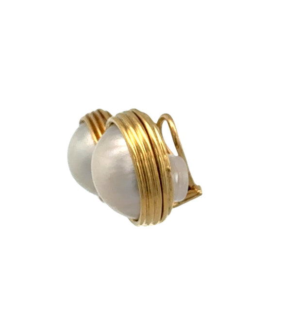 Vintage Mabe Pearl Earrings in 14 kt Yellow Gold