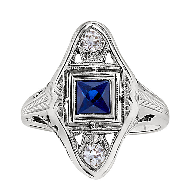 Antique Sapphire and Diamond Ring in 18 kt white gold