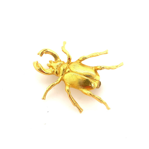 Beetle Pin in 18 kt yellow gold